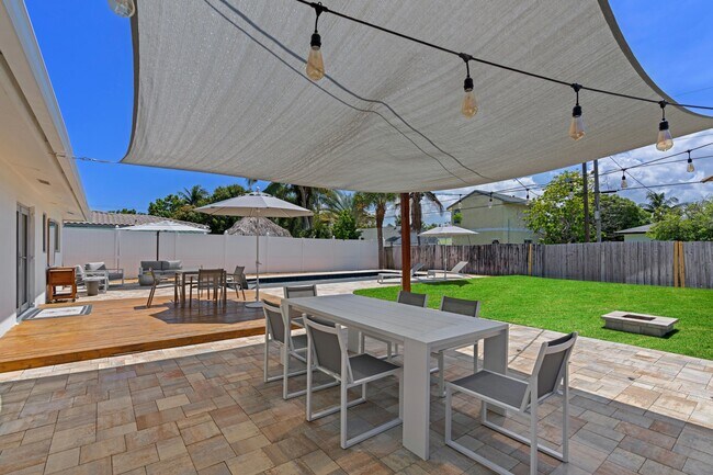 Building Photo - 918 SE 3rd Ave