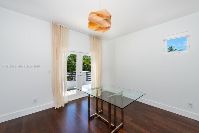Building Photo - 3875 Park Ave
