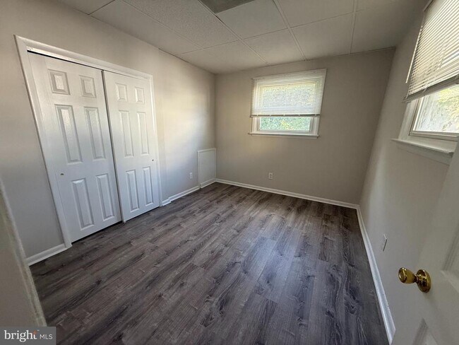 Building Photo - 11 Delsea Dr S