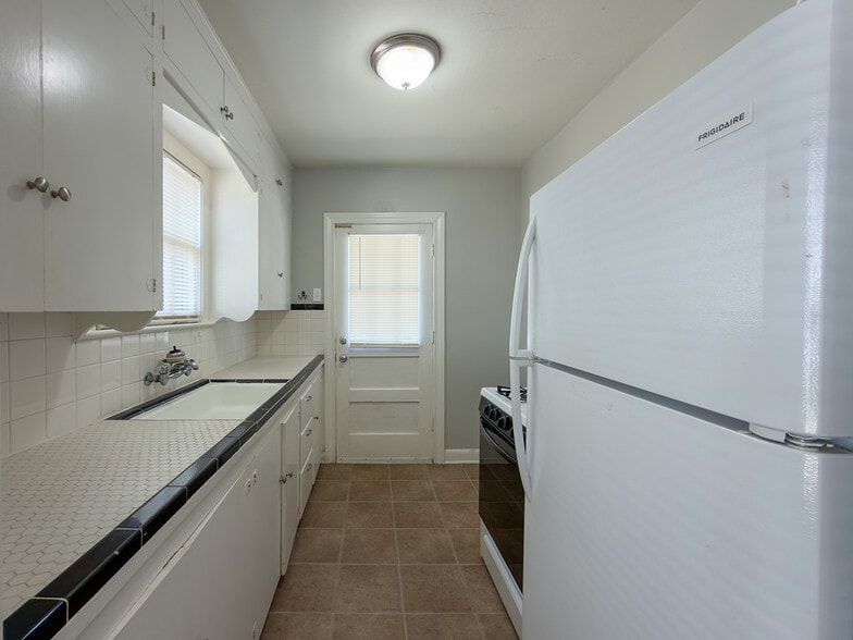 Building Photo - 1912 S Donnybrook Ave