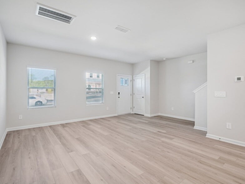 Building Photo - 710 Southland Dr