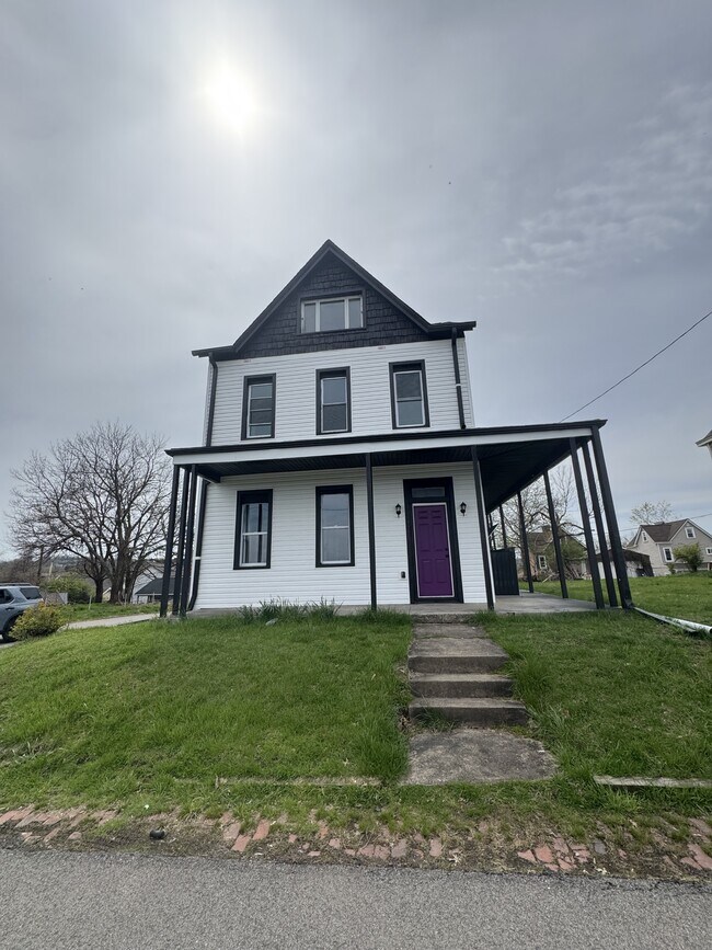 Building Photo - 3200 Brunot Ave
