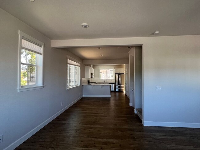 Building Photo - Don't Miss Out On This Beautiful Spacious ...