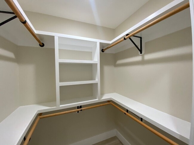 Building Photo - Move-In Ready 3-Bed, 2-Bath Home in Ainaloa – AC, Garage & Wi-Fi Included