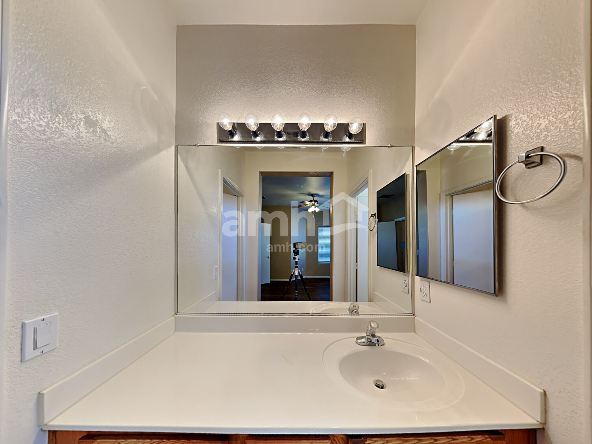 Building Photo - 614 W Mountain View Dr