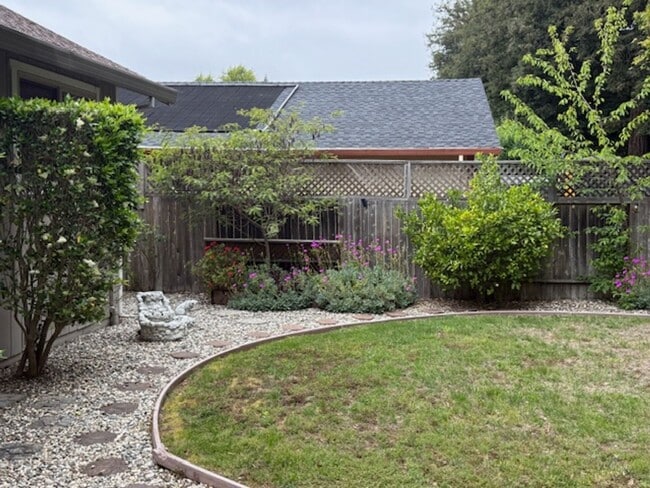 Building Photo - OPEN HOUSE this Wednesday 5pm-6:30pm - Private Redwood Setting | 4BR Home with Family Room, Bar &...