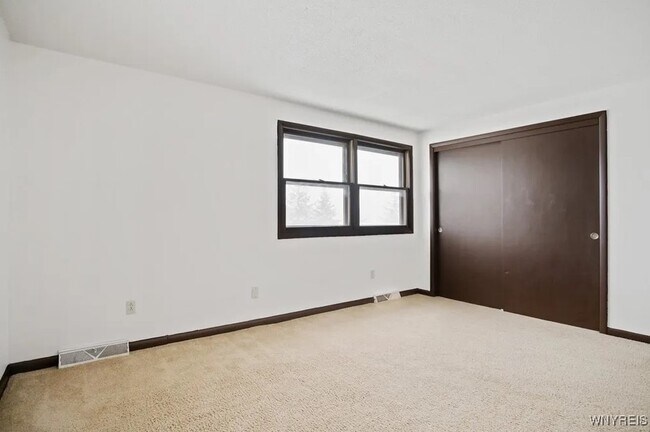 Building Photo - 313 Kaymar Dr