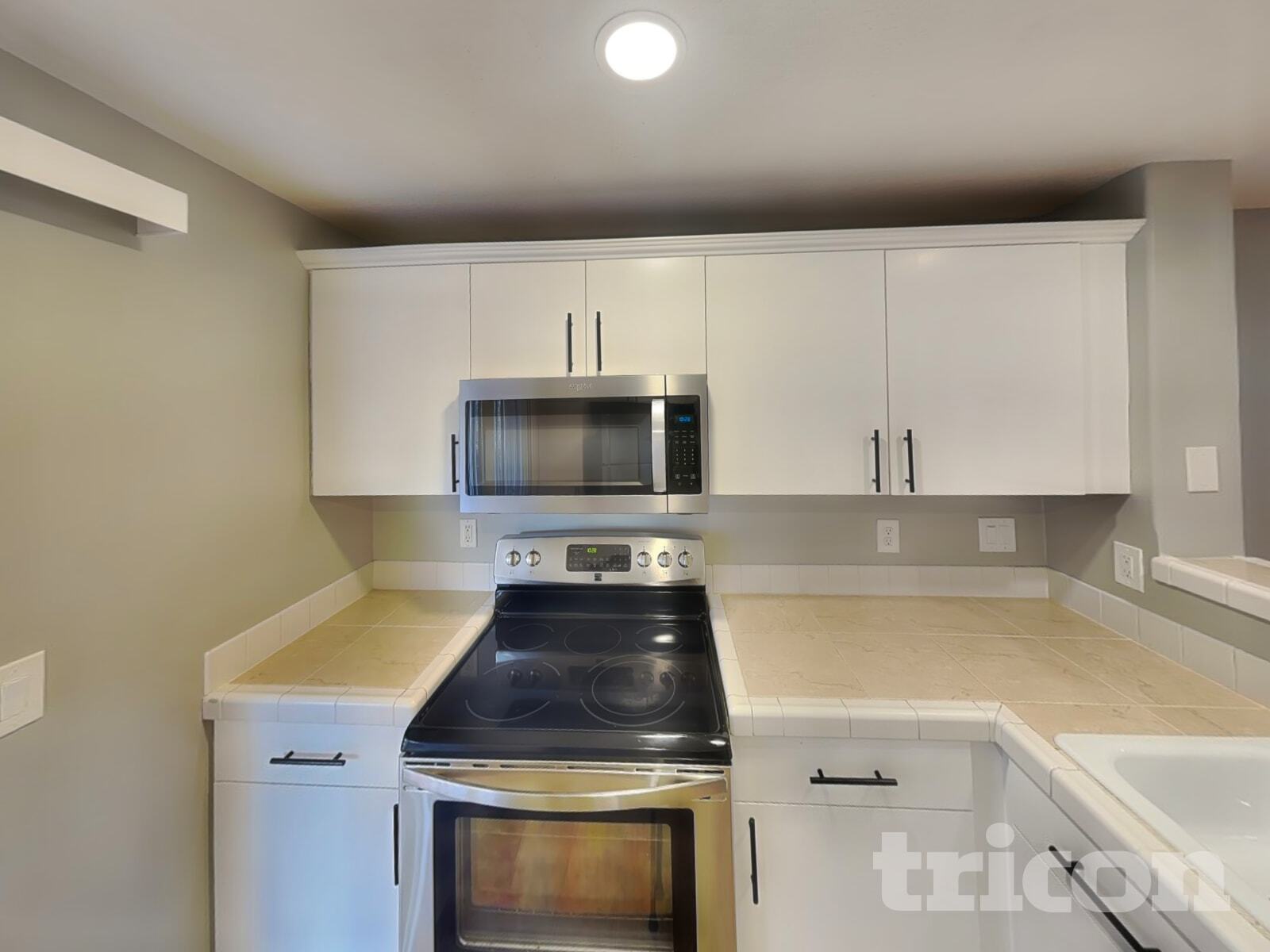 Building Photo - 577 SW 207th Ave