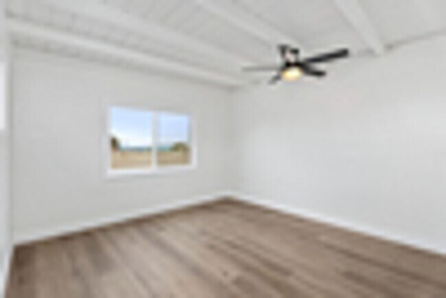 Building Photo - 303 S Ola Vista