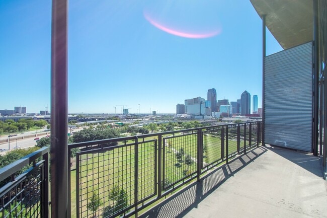 Building Photo - 2 Bed 2 Bath Modern Condo in Uptown Dallas!