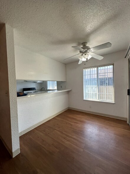 Building Photo - 5421 El Camino Ave