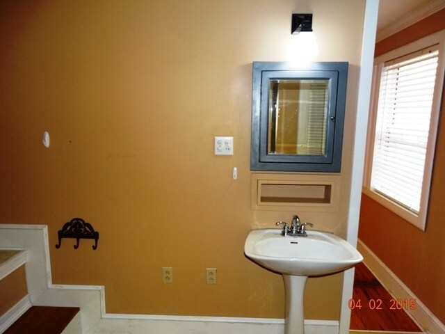Building Photo - 224 Holly Hill Rd