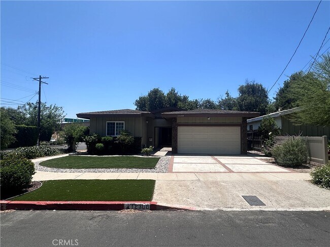Primary Photo - 12300 Blix St