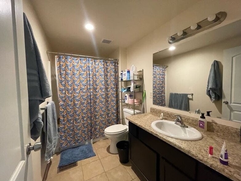 Building Photo - 4035 Brinker Ave