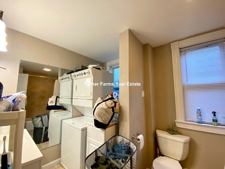 Building Photo - 13 Sachem St