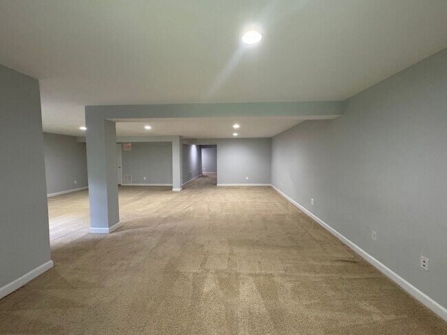 Building Photo - 15028 Gaffney Cir
