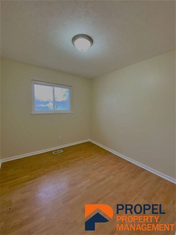 Building Photo - 1201 Red Leaf Ln