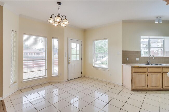 Building Photo - 7426 Lake Travis Dr