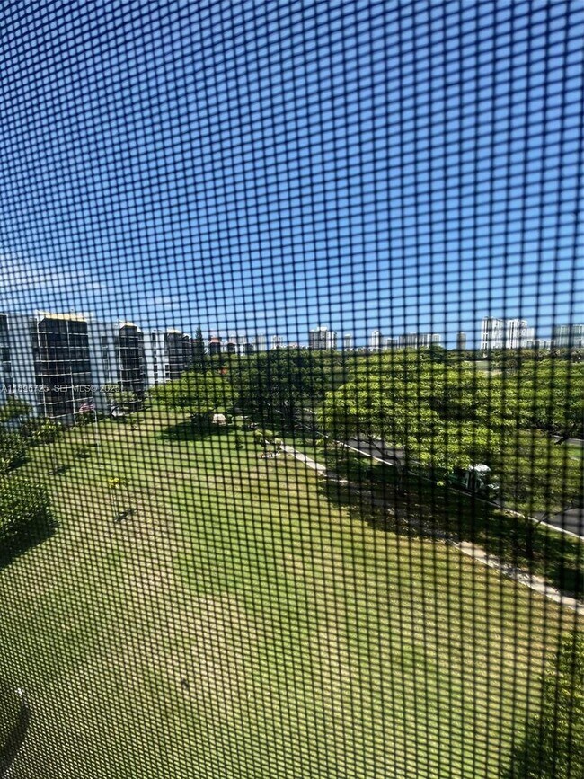 Building Photo - 20400 W Country Club Dr