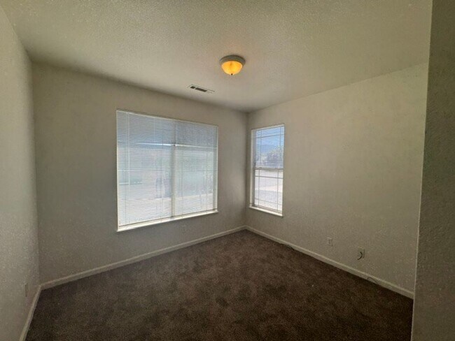 Building Photo - 509 Santiago Way