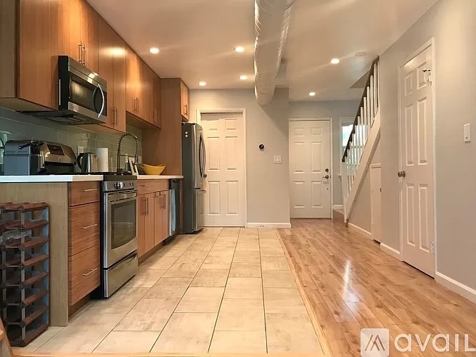 Building Photo - 827 Villa Ave