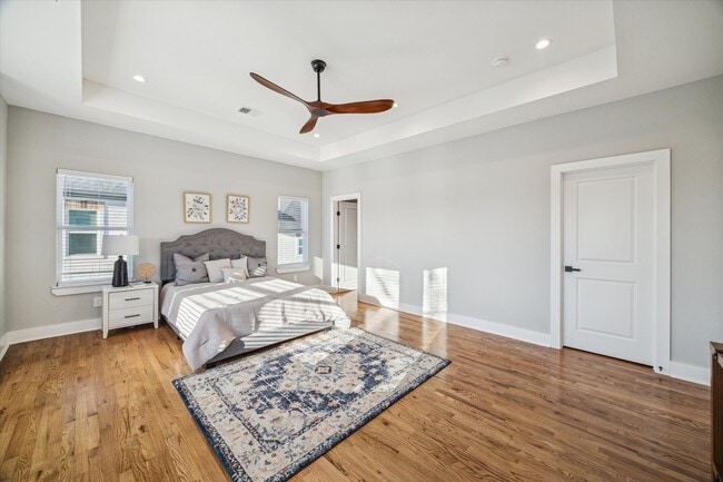 Building Photo - 1003 E 28th St