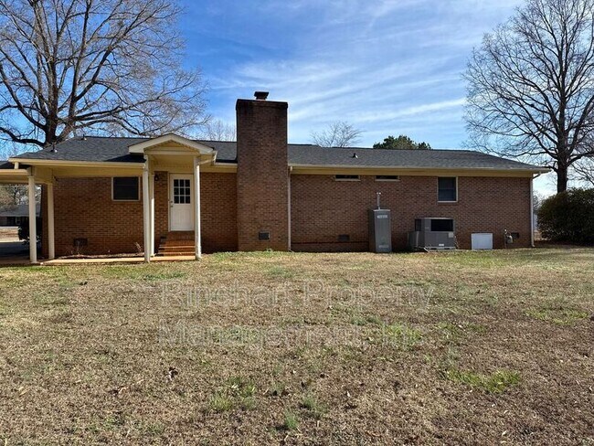 Building Photo - 760 Goudlock Rd