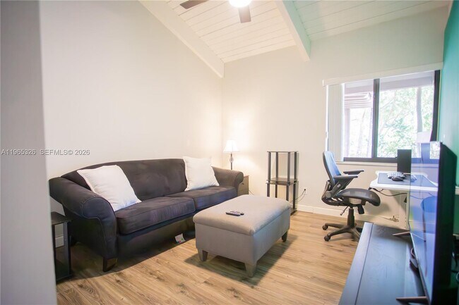 Building Photo - 523 Leslie Dr