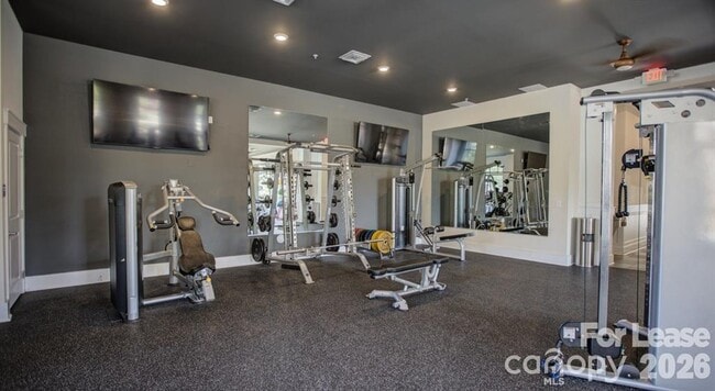 Building Photo - 16408 Holly Crest Ln