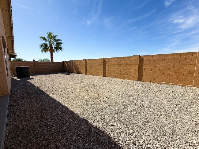 Building Photo - Freshly Painted 1-Story Home with Spacious...