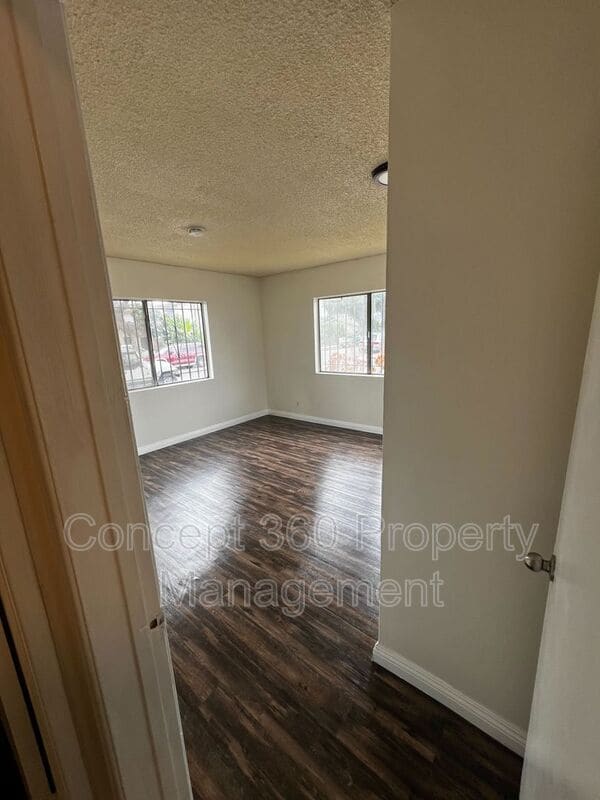 Building Photo - 475 E 61ST St