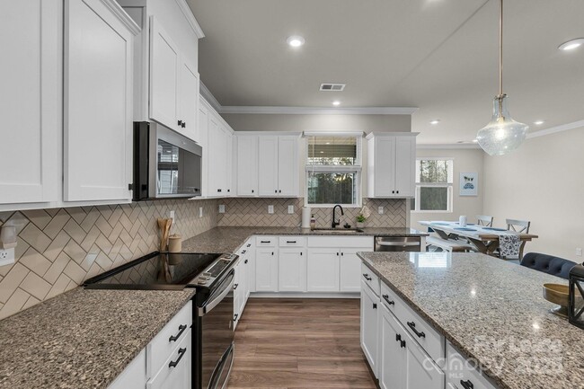 Building Photo - 16764 Summers Walk Blvd