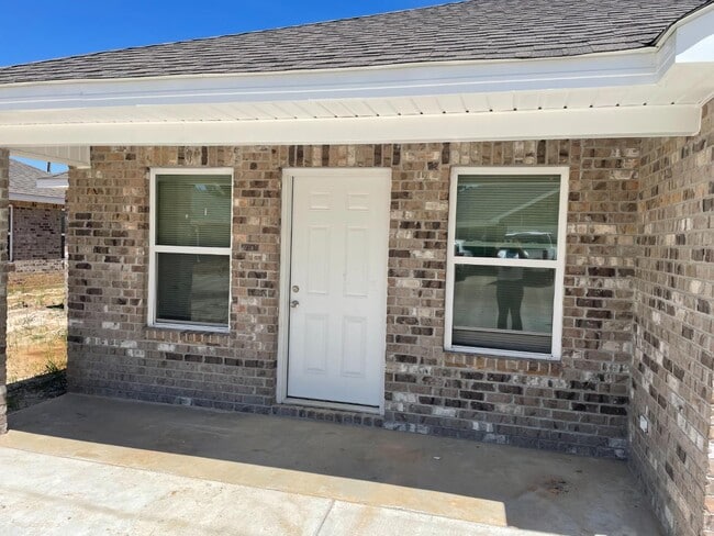 Building Photo - 747 N Nicholson Ave