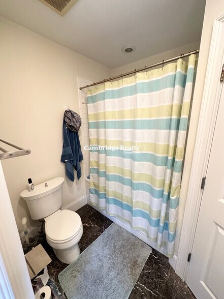 Building Photo - 268 River St