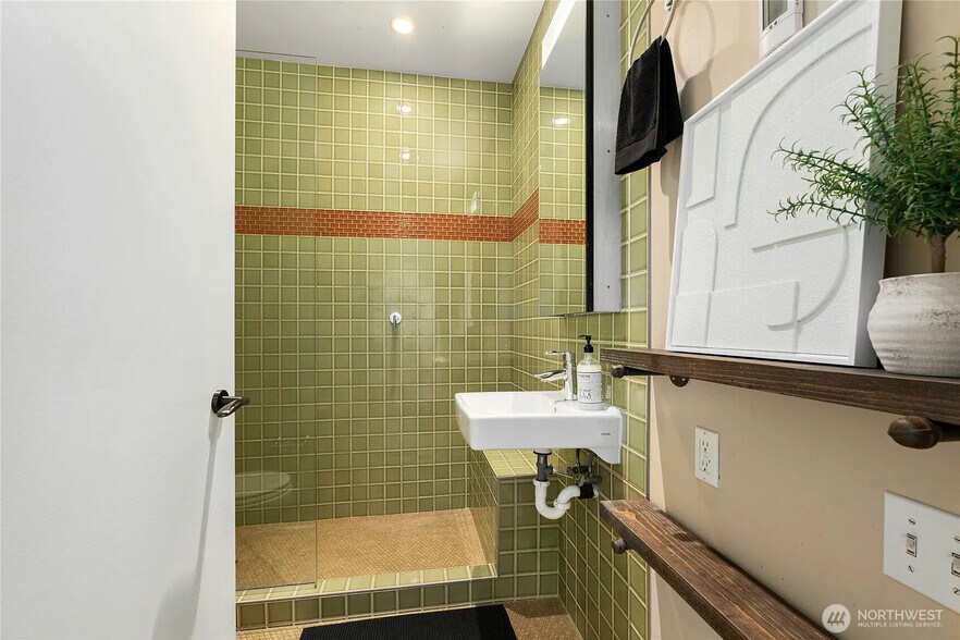 Building Photo - 1111 E Pike St