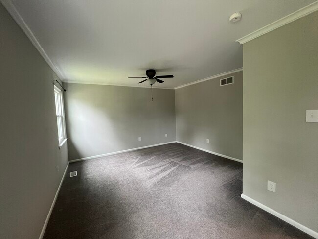 Building Photo - 131 Cypress Dr