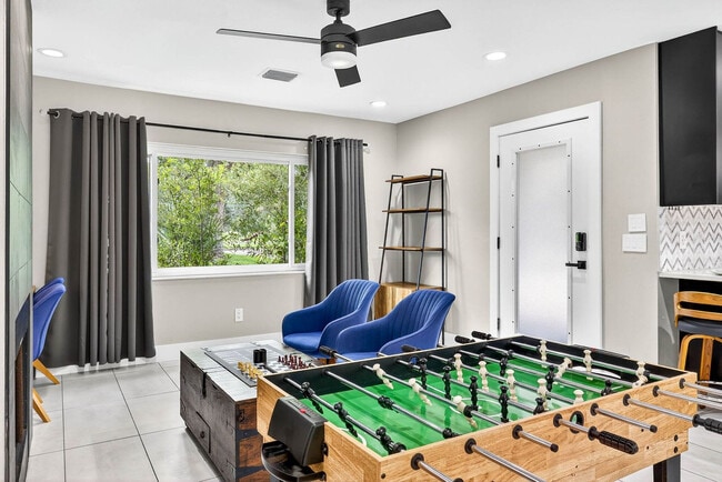 Building Photo - 318 S Burlingame Ave