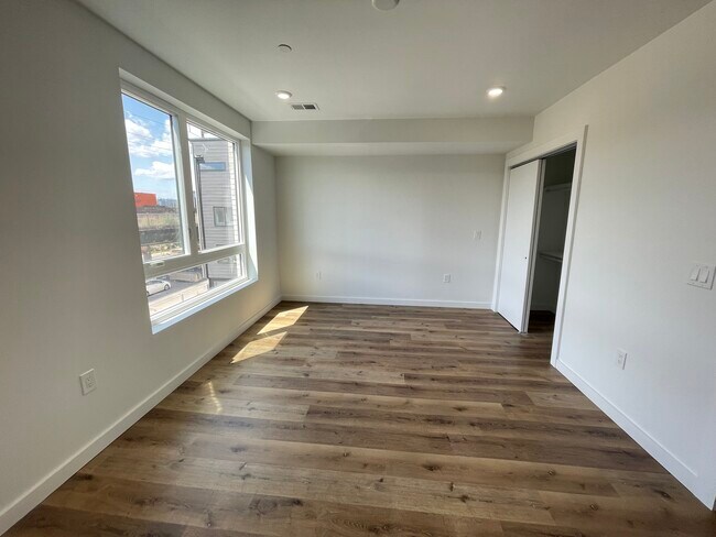 Building Photo - 1501 S 25th St