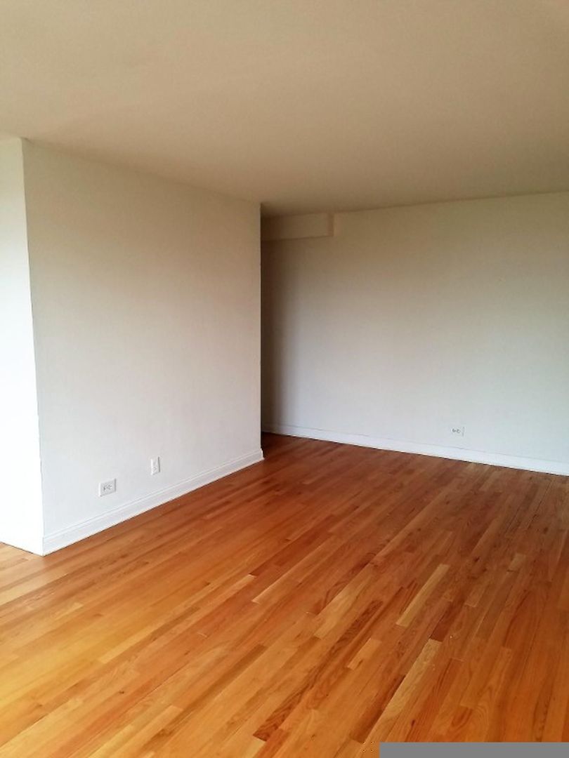 Building Photo - 3711 N Pine Grove Ave