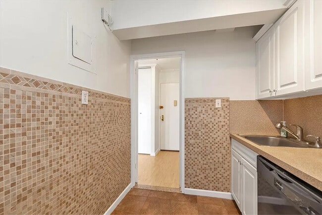 Building Photo - 10740 Queens Blvd