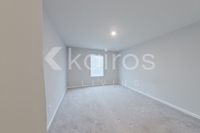 Building Photo - 229 Topaz Ln