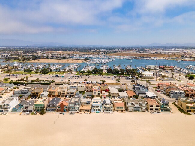 Building Photo - 3525 Ocean Dr