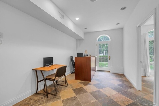 Building Photo - 87 Arleigh Rd