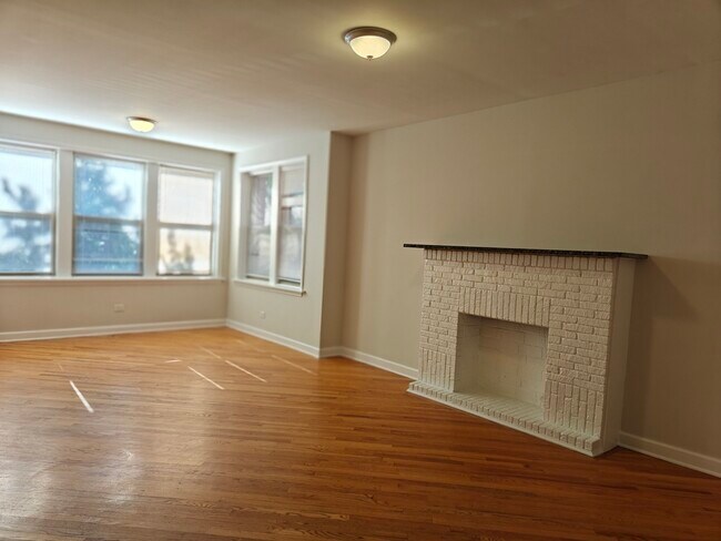 Building Photo - 4941 N Drake Ave