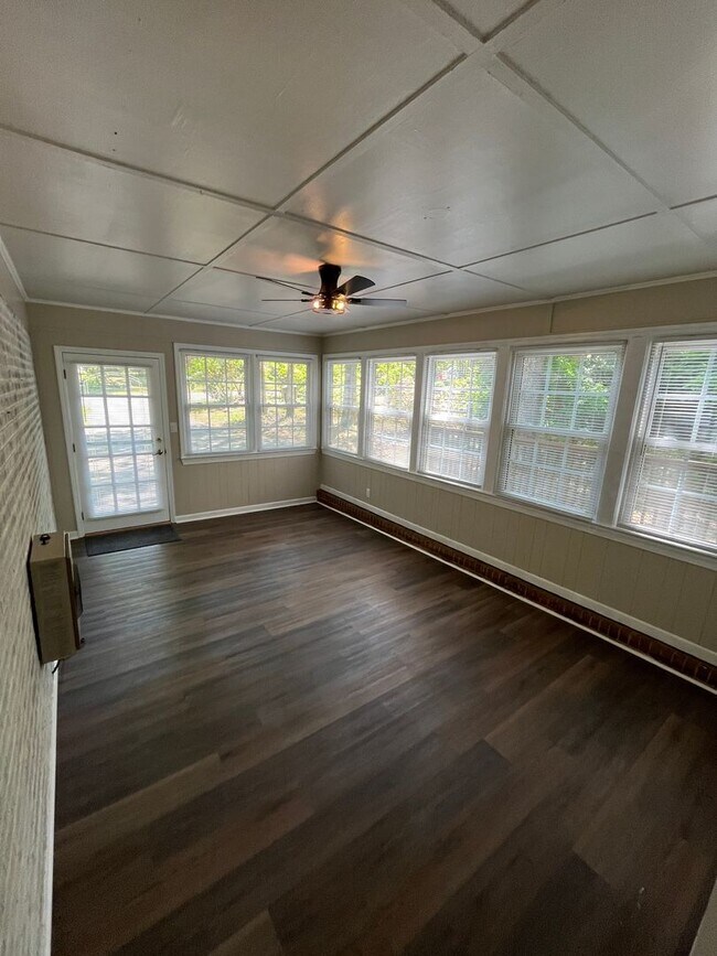 Building Photo - Charming 3-bedroom, 1.5-bathroom property in Pfafftown