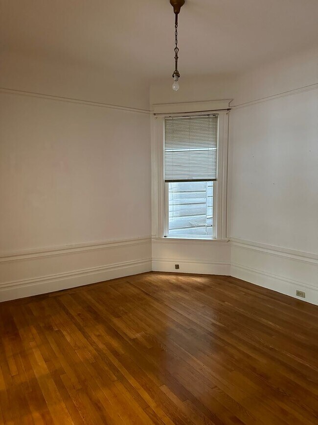 Building Photo - 1323-25