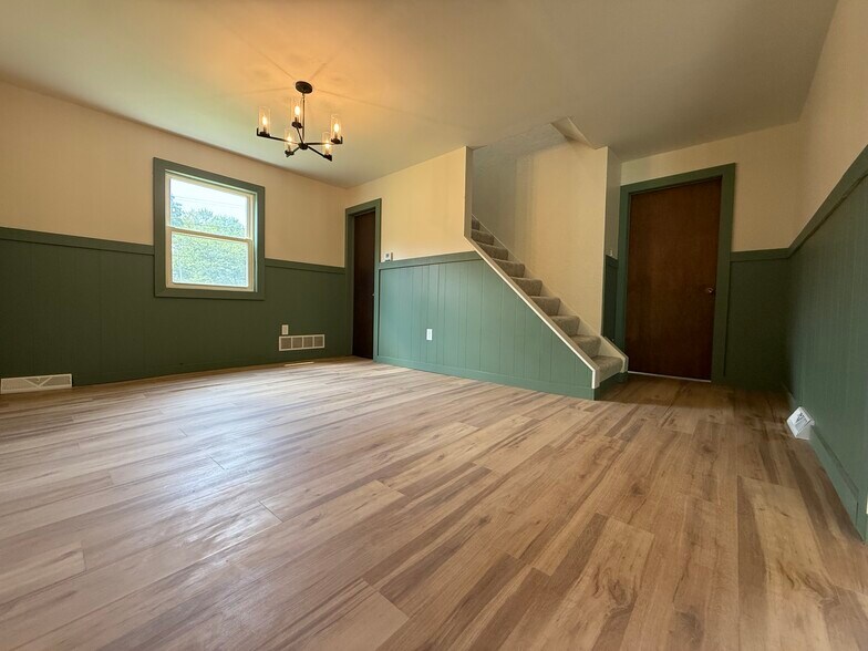 Building Photo - 10 Lincoln St