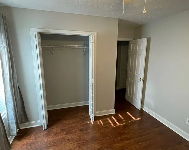 Building Photo - 3 Bedroom 2 Bath South Florence