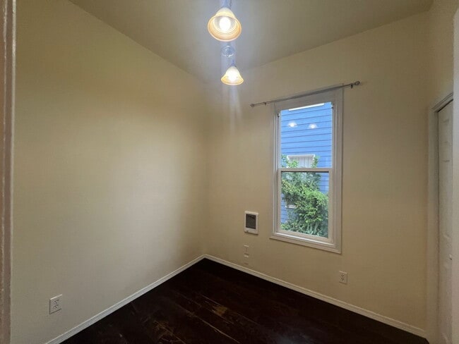 Building Photo - Prime Lakeway Location – Minutes to WWU, Whole Foods, I-5 & Downtown Bellingham