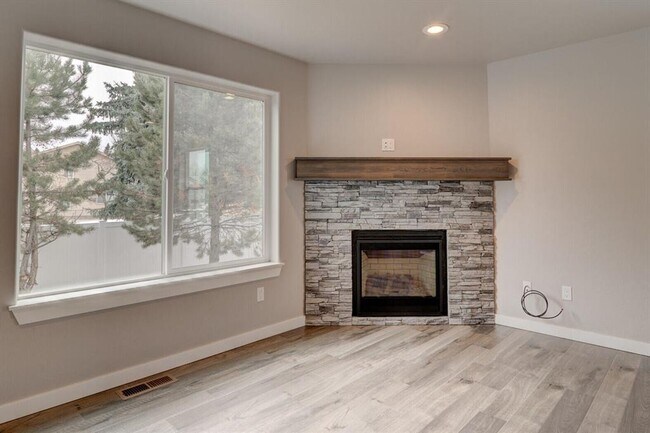 Building Photo - 3 Bedroom 3 Bathroom home for rent.